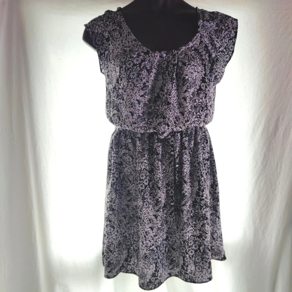 Pretty Flowy Dress EUC - Picture 1 of 13